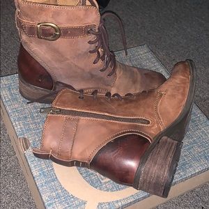 Never worn brown Born boots women’s size 9.